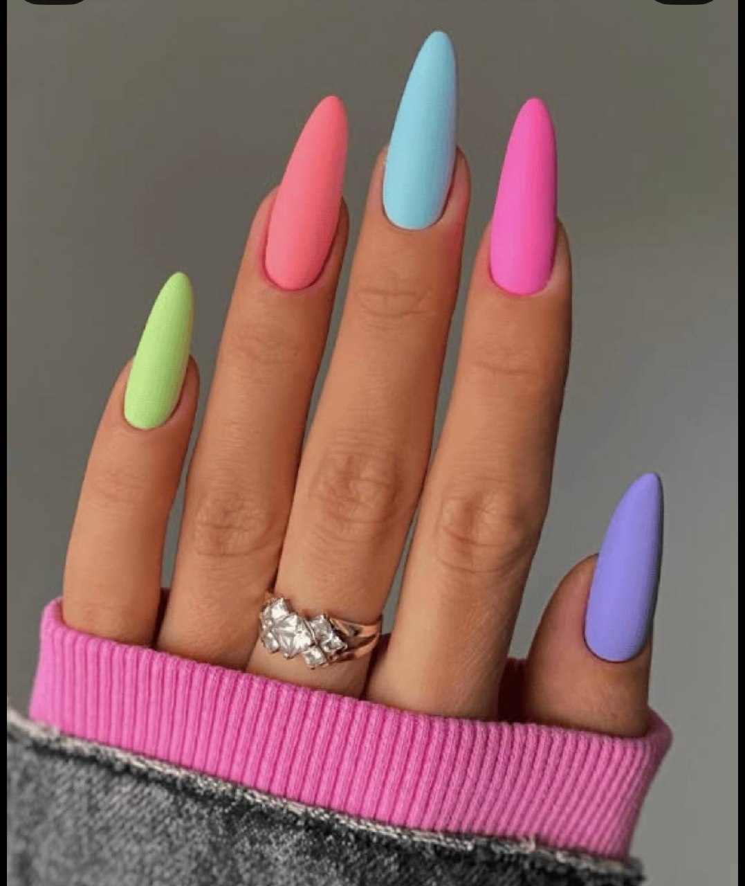 خدمات ناخن مانیکور+ژلیش=25$